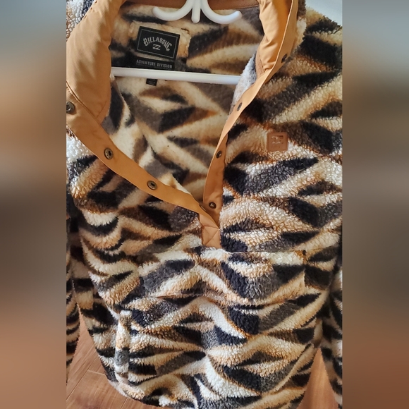 Billabong - Picture 1 of 5